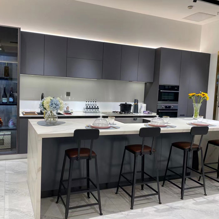 Apa yang Menjadikan Lemari Dapur PET Pilihan Modern Terbaik untuk Dapur Bergaya dan Tahan Lama?